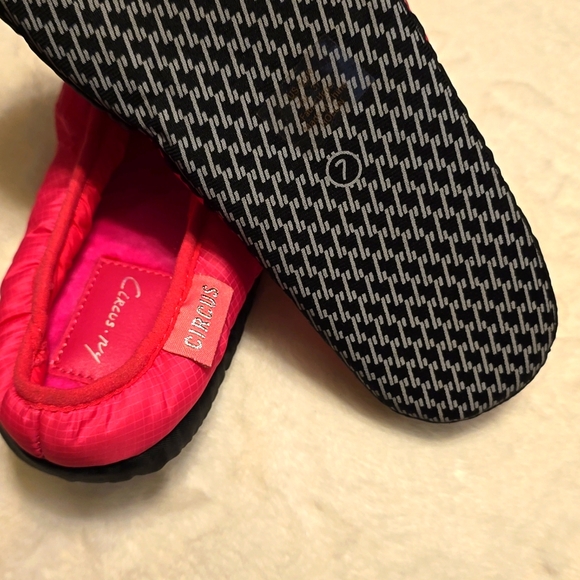 Slippers - Picture 3 of 3